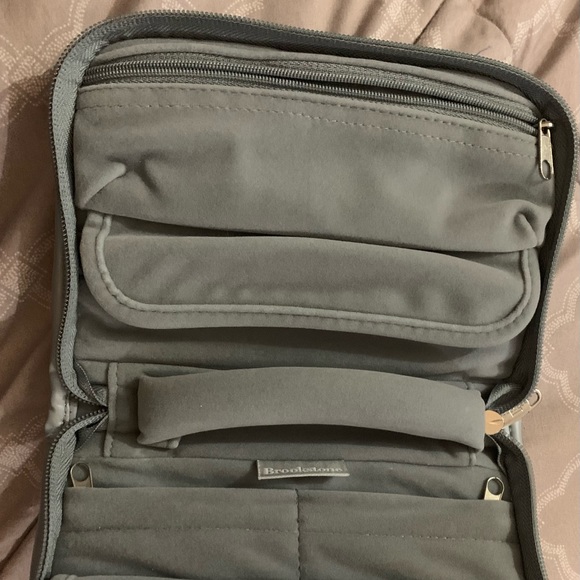Authentic Brookstone Travel Jewelry Pouch - Picture 3 of 9